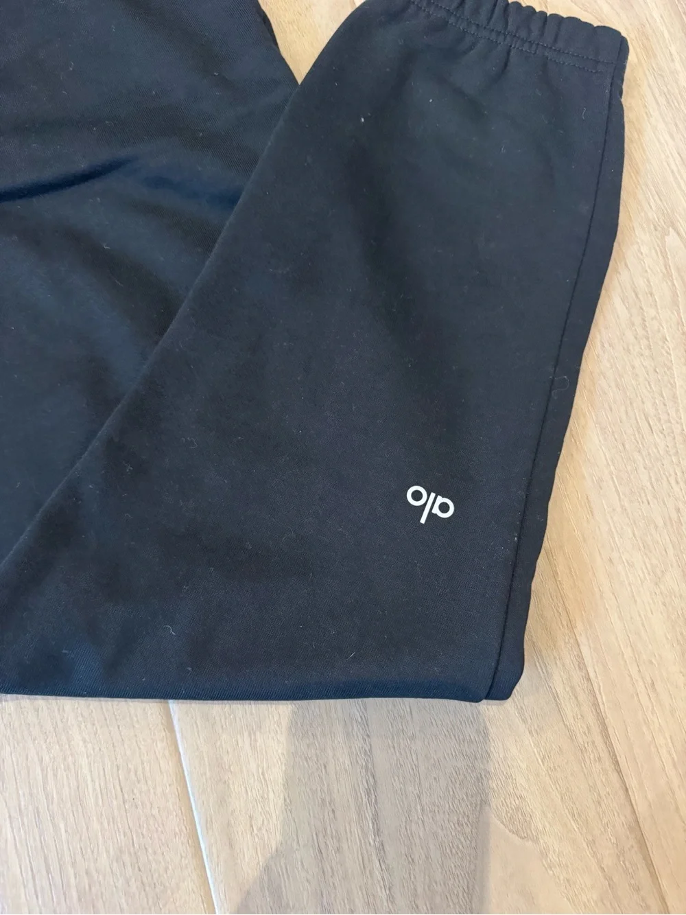 Woman’s Alo Black Jogger Pants with Drawstring Waist